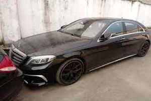 کشف بنز 130 میلیاردی قاچاق از داخل پارکینگ عمومی در اصفهان