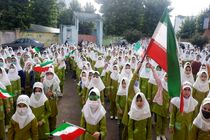  «سلام فرمانده» توسط دانش آموزان دهه نودی گیلان خوانده شد