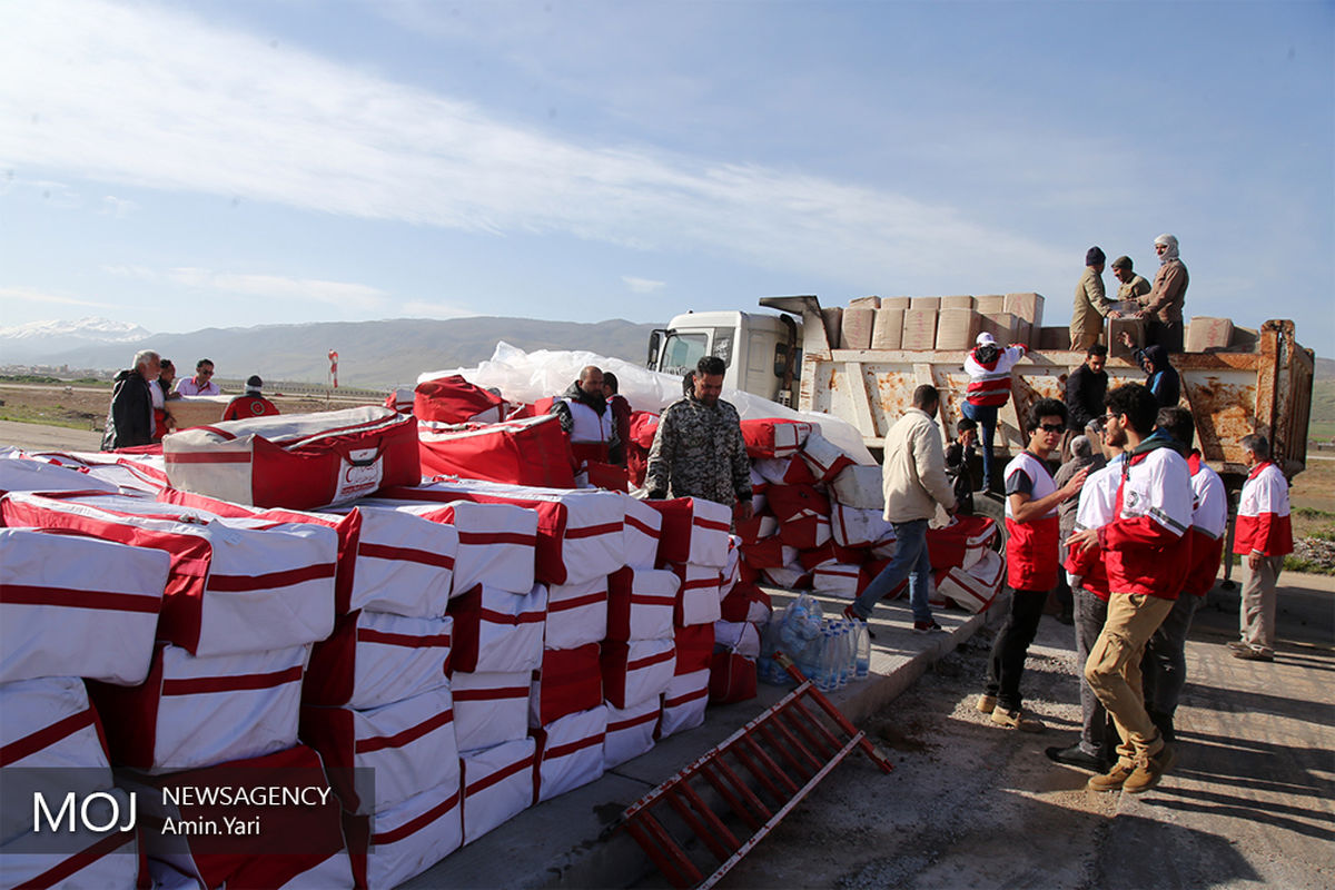 امداد رسانی هلال احمر به سیل‌ زدگان روستاهای پلدختر 