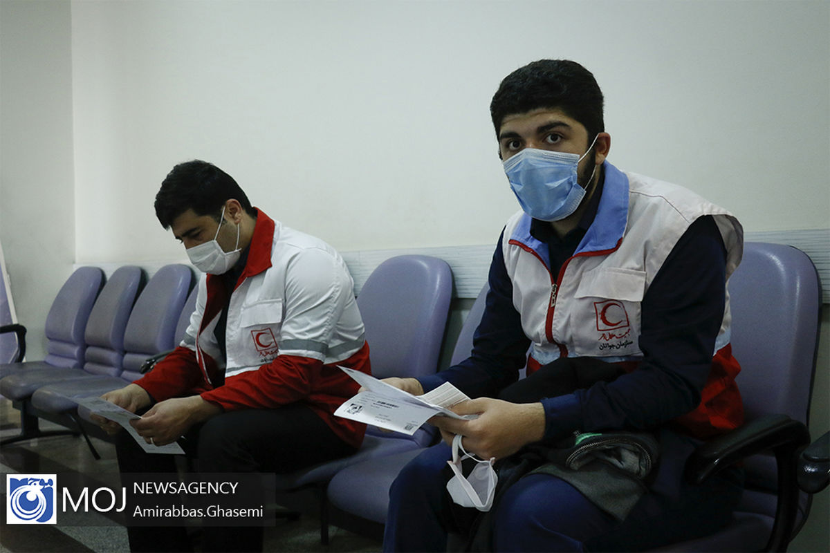 اهدای خون اعضای داوطلب سازمان هلال احمر