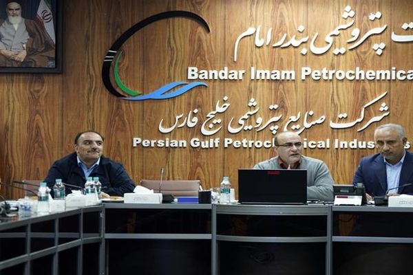برگزاری نشست بررسی راهکارهای رفع موانع تولید در پتروشیمی بندرامام با حضور معاون راهبری تولید گروه صنایع پتروشیمی خلیج فارس