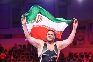 فردین هدایتی قهرمان فرنگی ۱۳۰ کیلو رنکینگ مجارستان شد