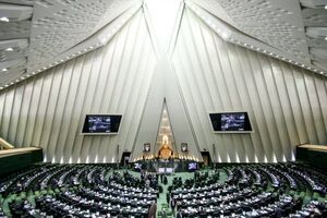 انتقاد از بزرگ نمایی فساد و کوچک نمایی خدمات دولت با اغراض سیاسی