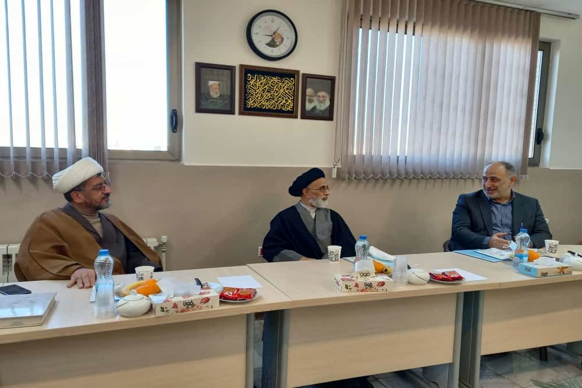 دانشگاه معارف اصفهان