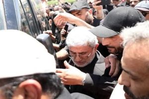 استقبال سردار قاآنی و مسئولان خراسان رضوی از پیکر مطهر رهبر شهید امت در فرودگاه مشهد