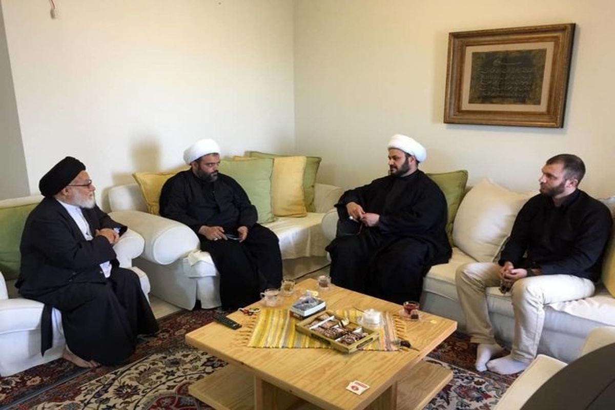 دیدار دبیرکل نجباء با نماینده مقام معظم رهبری در لبنان