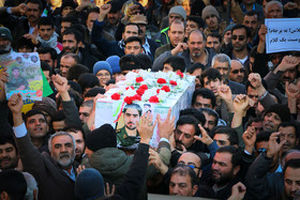 آیت‌الله مهدوی بر پیکر شهید شاهسنایی نماز اقامه کرد