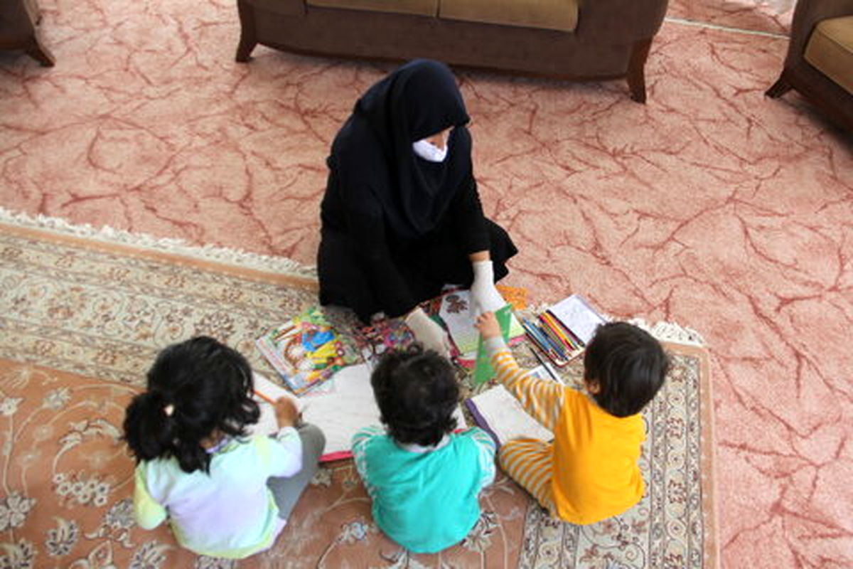 نگهداری کودکان و نوجوانان 