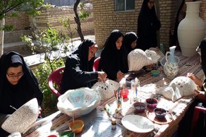 راه ندازی ۱۲۰ کارگاه تولیدی و خانگی صنایع‌دستی با مشارکت کمیته امداد در تربت حیدریه 