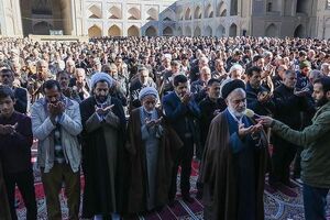 اقامه نماز باران در گلستان شهدای اصفهان
