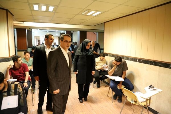 رئیس سازمان اداری و استخدامی کشور از نخستین مرحله آزمون «تربیت 500 مدیر جوان و کارآمد» بازدید کرد