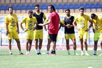 تمرین تیم نفت تهران با هدایت علی کریمی آغاز شد