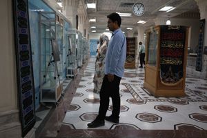 نمایشگاه کتاب «از کربلا تا خراسان» در حرم مطهر رضوی گشایش یافت