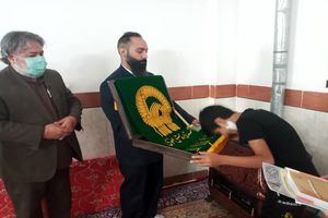 عیادت از نوجوانان بیمار  خمینی شهری به مناسبت بزرگداشت هفته نوجوان