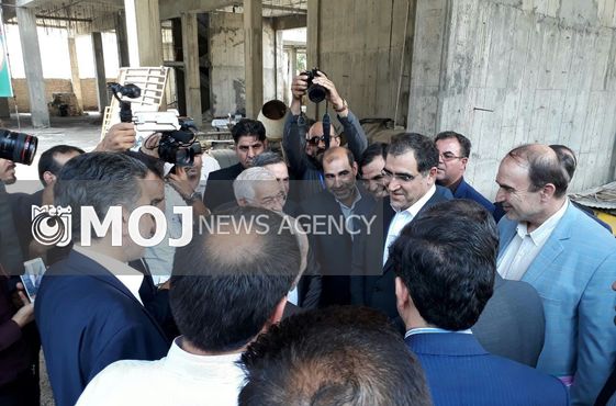 وزیر بهداشت از مرکز درمانی خیرساز خرمآباد دیدن کرد