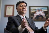 استفاده ترامپ از قدرت نظامی علیه سوریه قانونی نیست