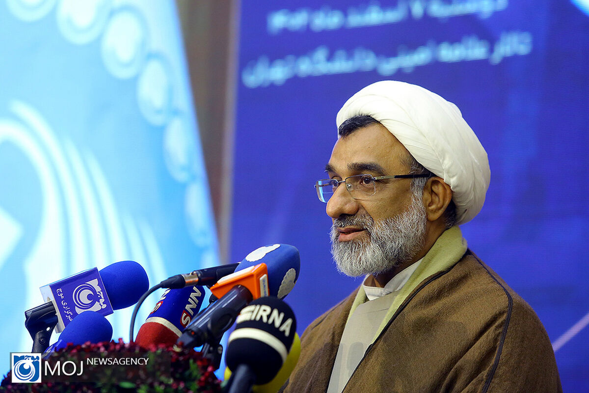 مراسم آئین اعطای نشان استاد ممتازی