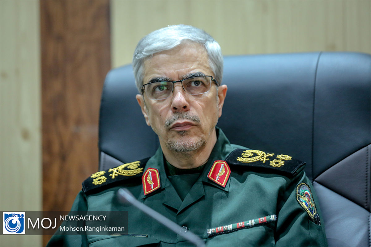 بازدید سرلشکر باقری از مرکز نوسازی شهید زرهرن