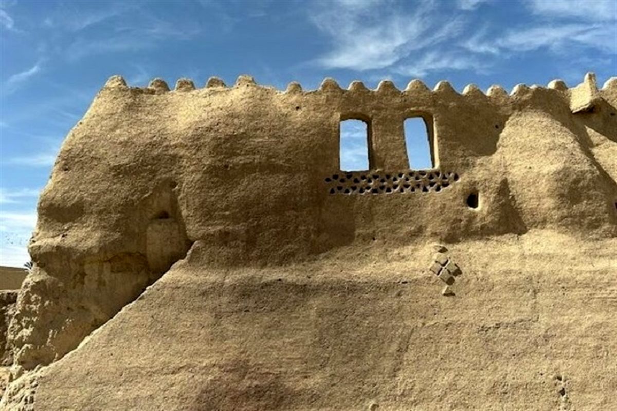 قلعه تاریخی دزک