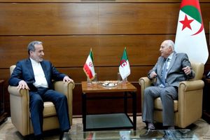 وزرای خارجه ایران و الجزایر با یکدیگر دیدار کردند