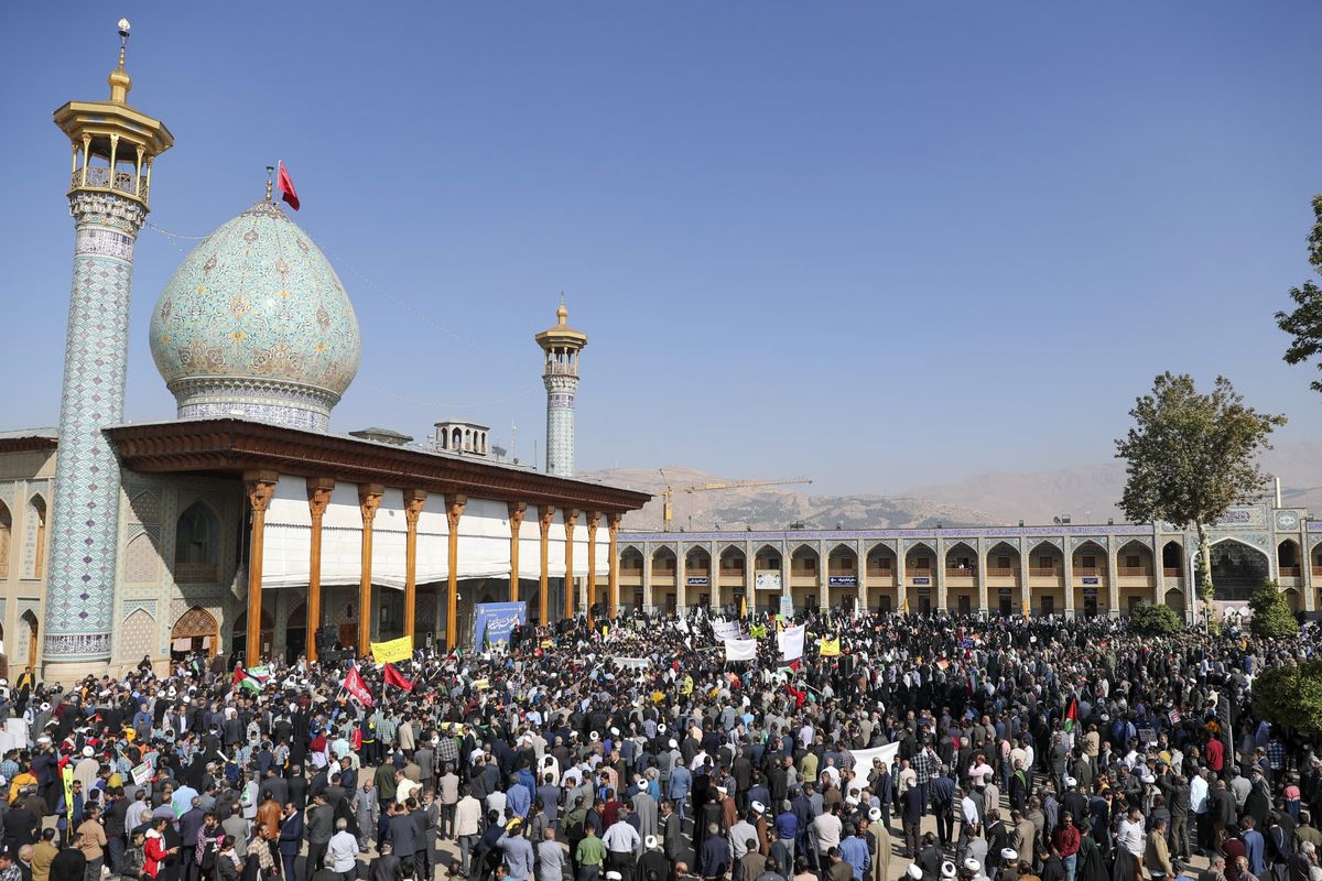 اجتماع شیرازی ها در حرم شاهچراغ 