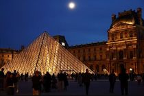 نرده‌های امنیتی تازه روی پنجره دردسرساز لوور نصب شد