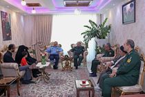 وزیر دفاع با خانواده شهید سپهبد علی شادمانی دیدار کرد
