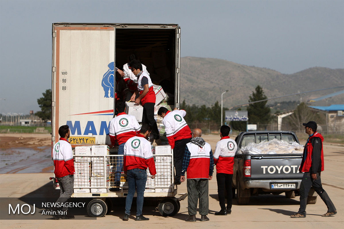 امداد رسانی هلال احمر به سیل‌ زدگان روستاهای پلدختر 