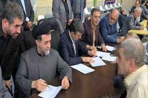 میز خدمت قضایی در زندان مرکزی شیراز؛ آزادی ۳۰ زندانی و اعطای مرخصی به ۱۰۰ نفر