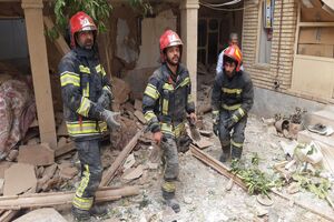 بیش از ۱۰۰ نفر از زیر آوار در حمله اسرائیل به ایران نجات یافتند