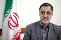 یکی از ویژگی های تاجگردون این است که به هیچ حرفی پایبند نیست