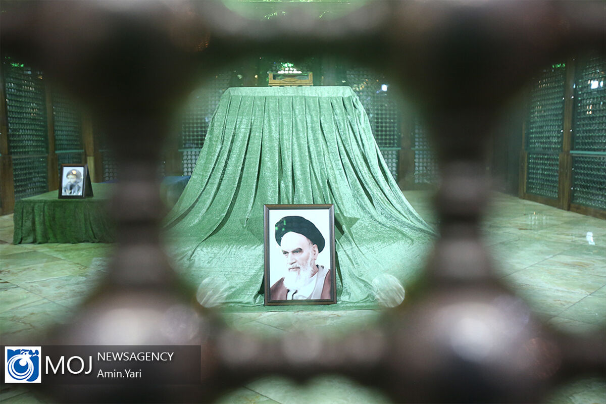 یوم الله ۱۲ بهمن در حرم بنیانگذار جمهوری اسلامی