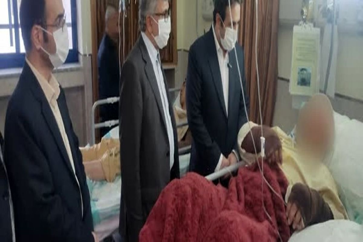 معاون وزیر بهداشت در دیدار از بیماران حریق لنگرود