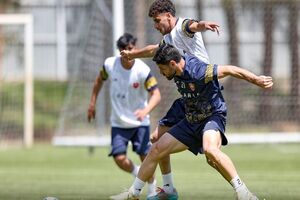 پرسپولیس با وجود تعطیلی لیگ تمرین می‌کند