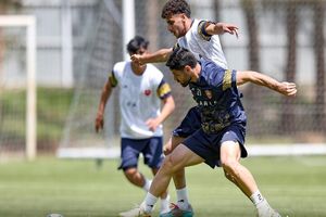 پرسپولیس با وجود تعطیلی لیگ تمرین می‌کند