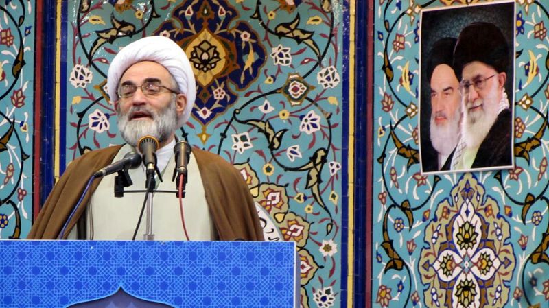 دستان افراد ضربه زننده به نظام را قطع خواهیم کرد