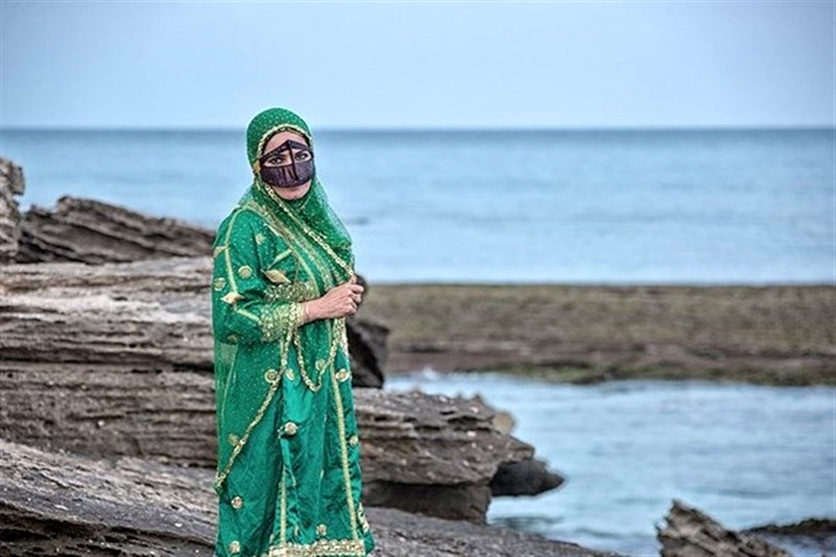 نگارینه در برقع