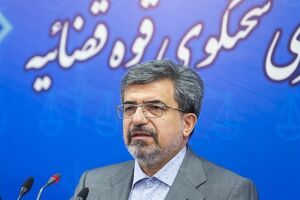 مواضع حمید فرخ نژاد در زمان خروج  مبنی بر اقدامات ممنوع الخروج شدن علیه نظام نبوده است 