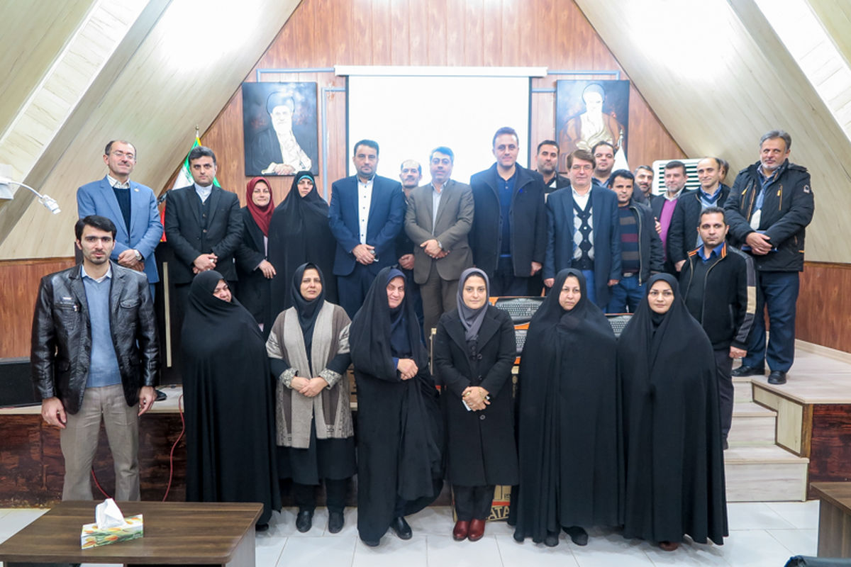  مراسم اهدا سیستم های رایانه ای به مدارس منطقه آزادانزلی