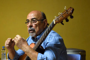 سیمون آیوازیان نشان درجه یک هنری گرفت