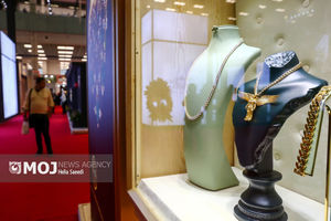 در مشهد ۱۸۹ بانوی طلافروش دارای پروانه کسب رسمی هستند