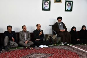 نقش معلم در هویت‌بخشی جامعه غیر قابل انکار است