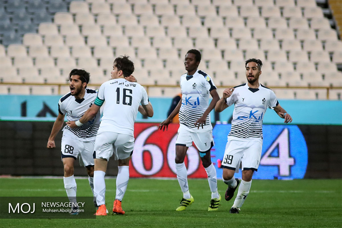 دیدار تیم های فوتبال استقلال تهران و پیکان