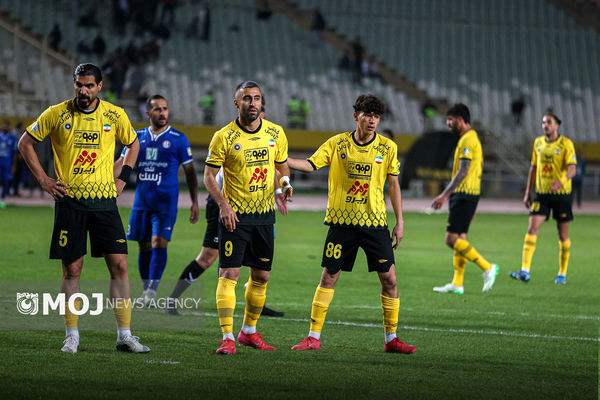 نیم‌فصل لیگ برتر سپاهان فرمانده شد، استقلال دور از صدر