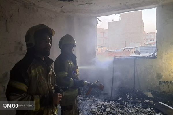 آتش‌سوزی در ساختمان ۵ طبقه نعمت‌آباد/ واکنش سریع آتش‌نشانان جان دو نفر را نجات داد