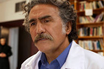 دستمزد عوامل هزارپایان پرداخت نشده است/چرا قانون از هنرمندانی که قرارداد حقوقی دارند دفاع نمی کند