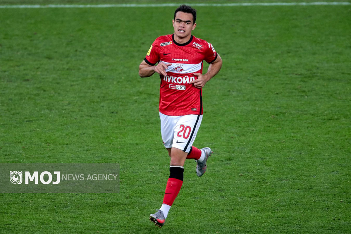 اوستون اورونوف - فوتبالیست