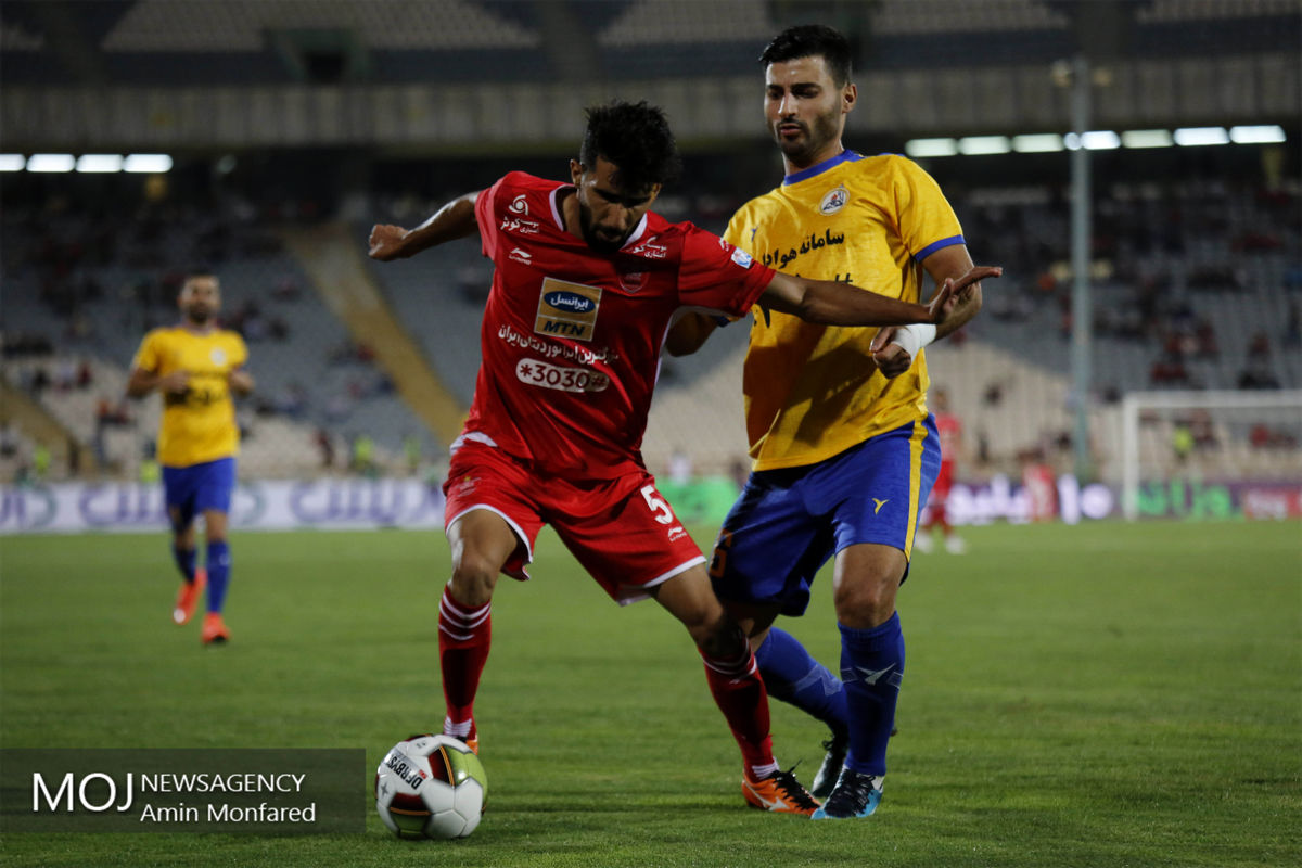 دیدار تیم های فوتبال پرسپولیس و نفت مسجد سلیمان