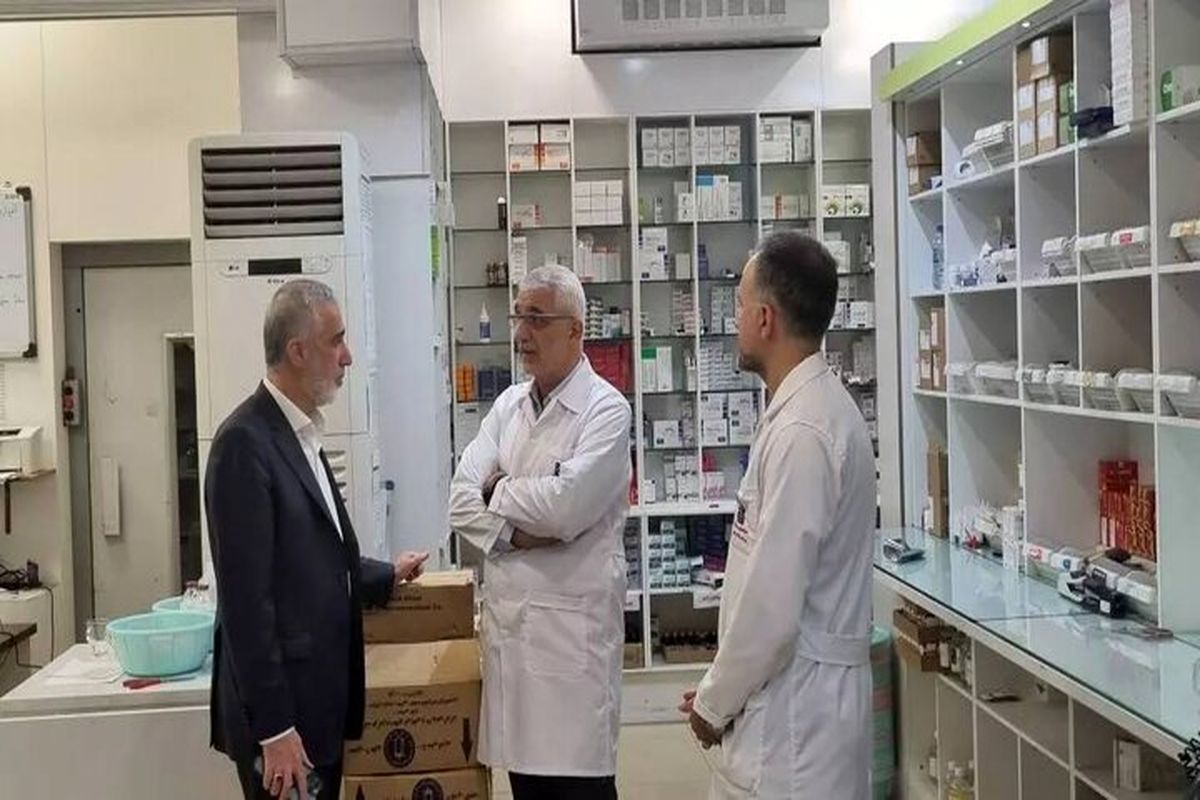 رئیس سازمان غذا و دارو ، با حضور در مجموعه داروخانه‌های ۱۳