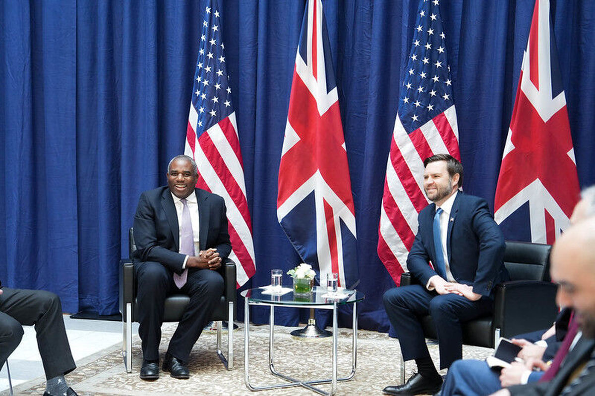 وزیر خارجه انگلیس و معاون ترامپ